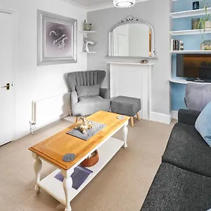 cosy-bright-apartment-moments-from-the-sea.brighton-hotels-england.com/